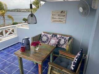 Sandybottoms 10B: Front porch furniture